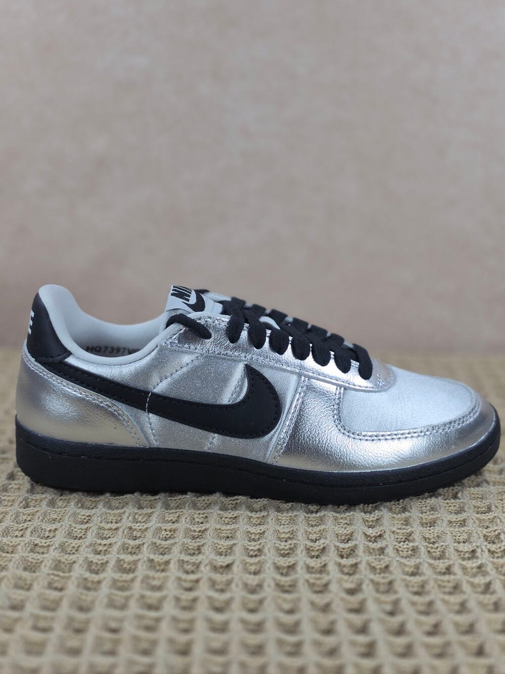Nike Field General Women’s 8 Metallic Silver Black – Brand New